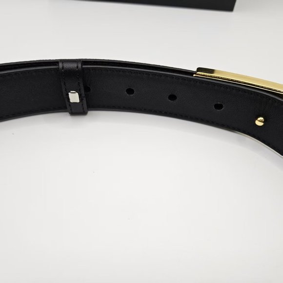 Luxurious Prada black leather belt with signature buckle - Picture 4 of 6